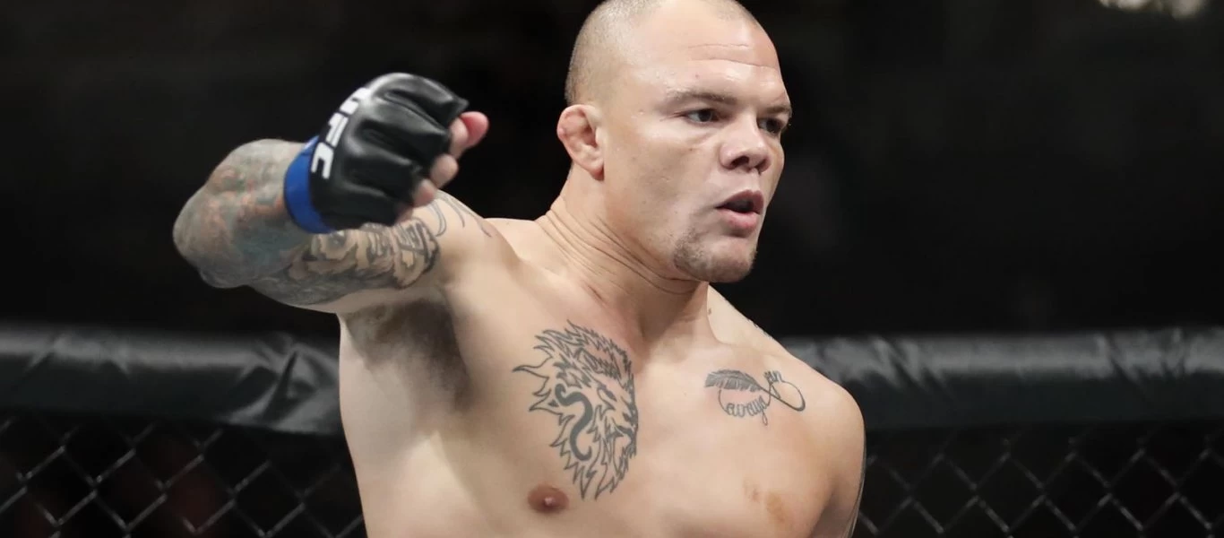 Αθλητής του ΜΜΑ έχασε το δόντι του κατά τη διάρκεια αγώνα - Το έδωσε στον διαιτητή να το φυλάξει (βίντεο)